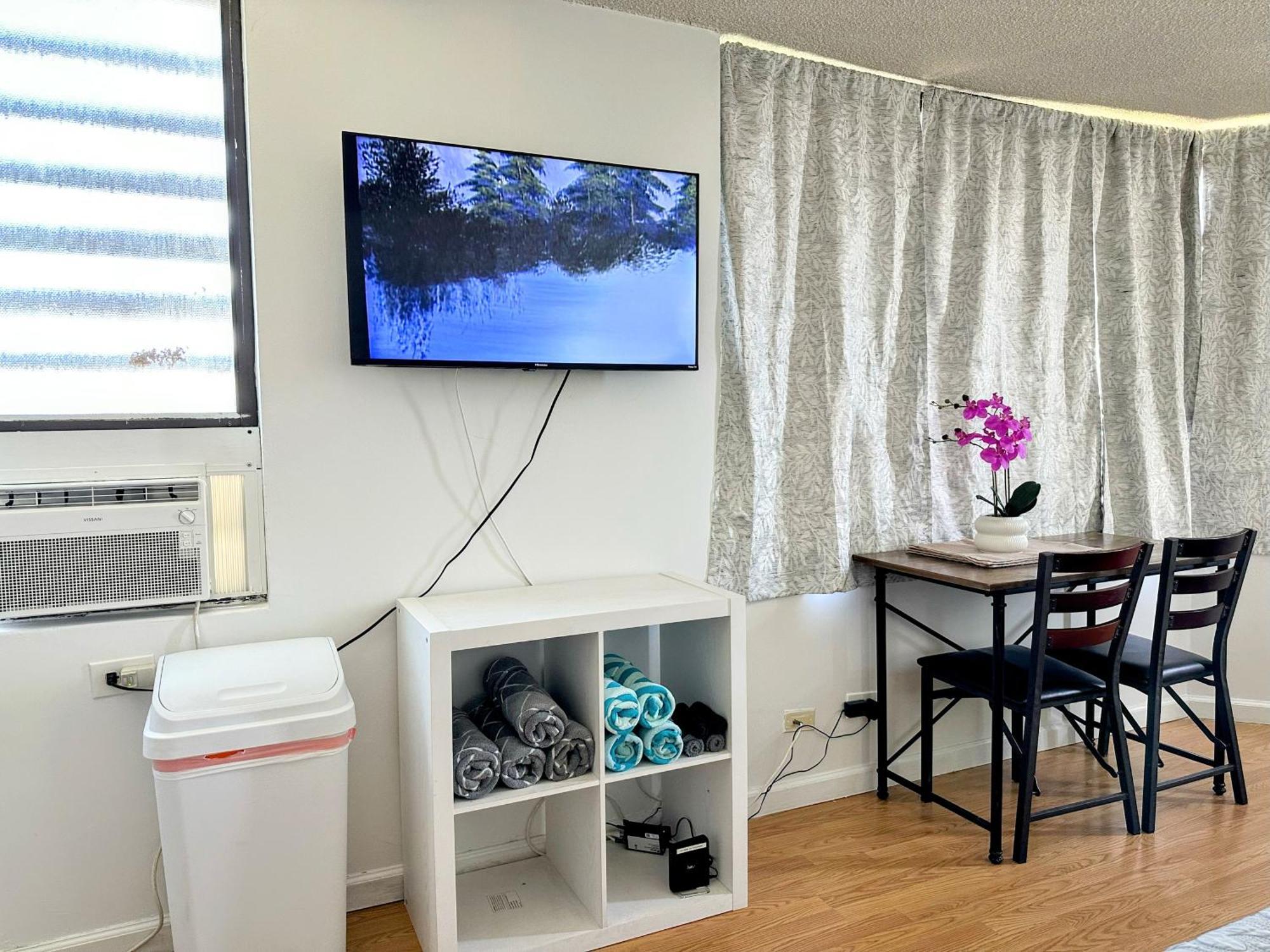 Vacation Rental Studios At Hawaiian Monarch Honolulu Exterior photo