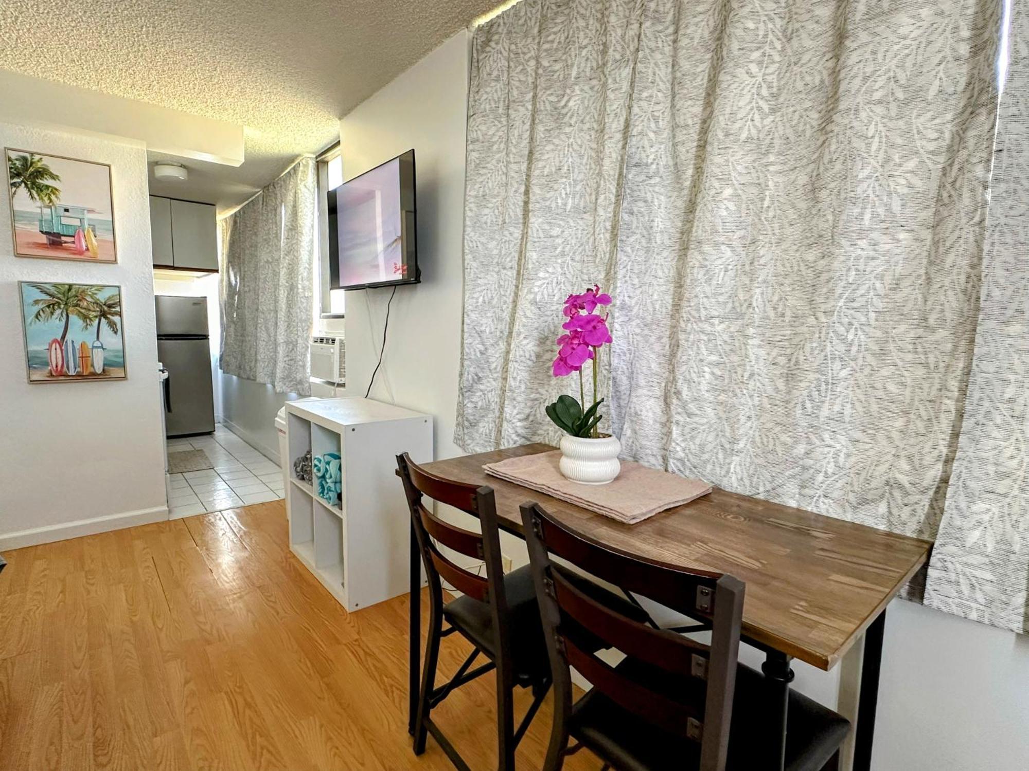 Vacation Rental Studios At Hawaiian Monarch Honolulu Exterior photo