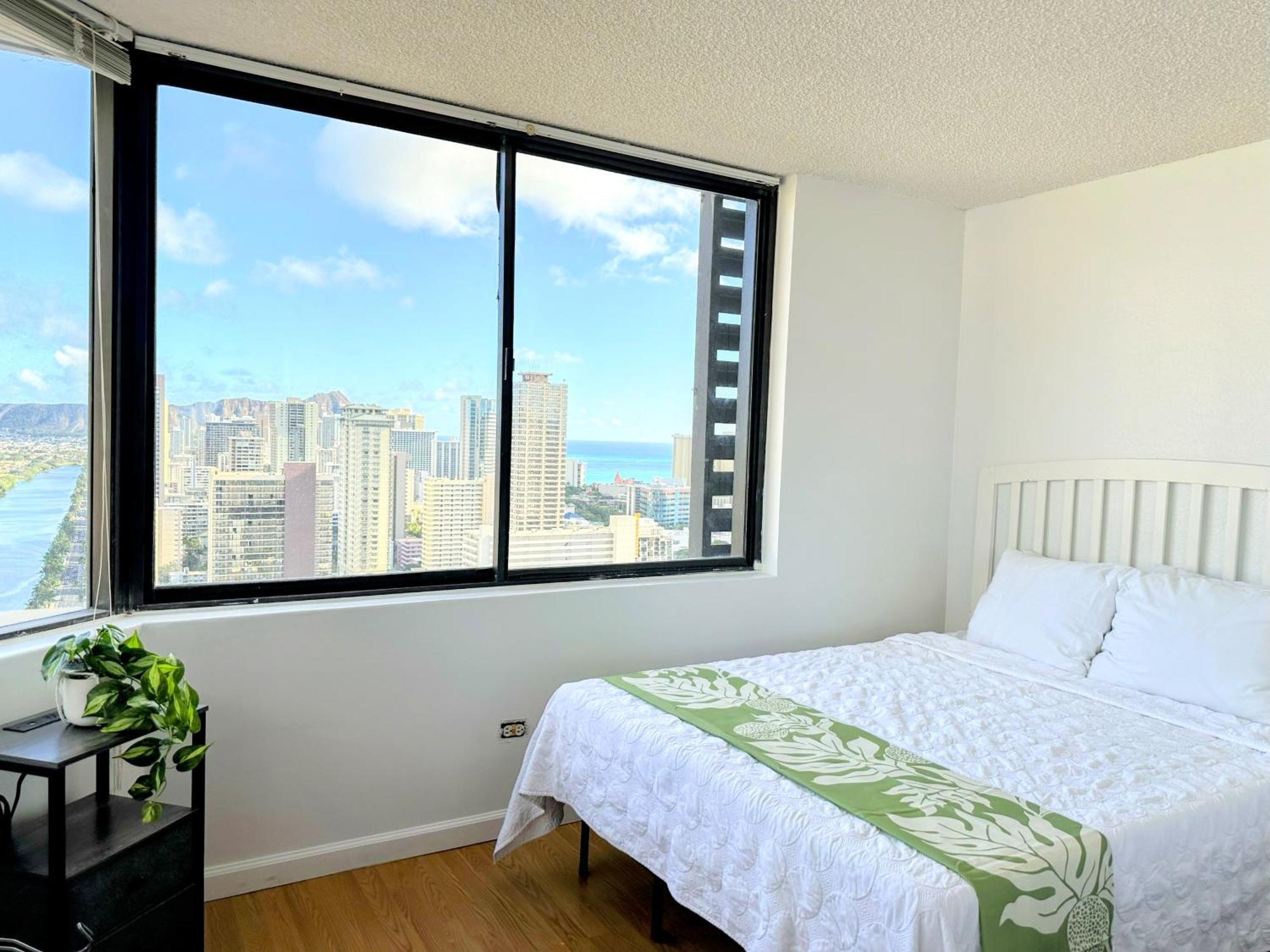 Vacation Rental Studios At Hawaiian Monarch Honolulu Exterior photo