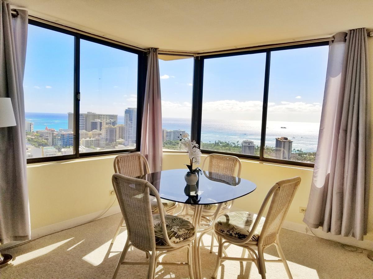 Vacation Rental Studios At Hawaiian Monarch Honolulu Exterior photo